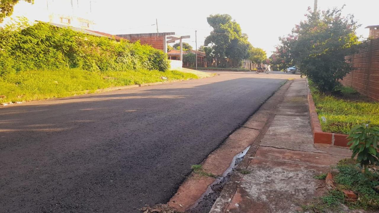 Hostel Loli Puerto Iguazú Exteriör bild