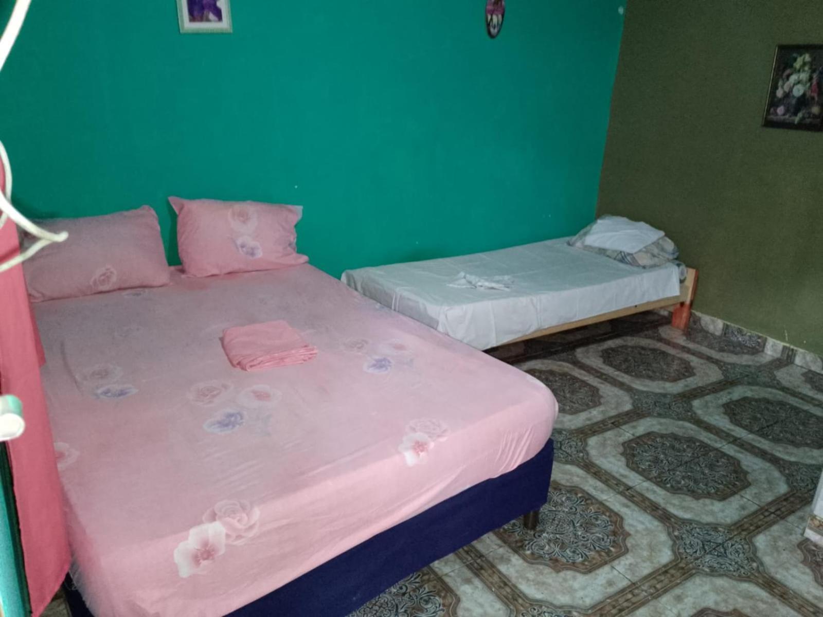 Hostel Loli Puerto Iguazú Exteriör bild
