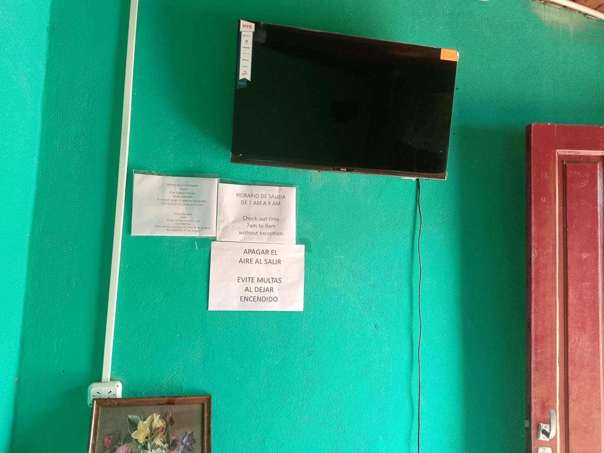Hostel Loli Puerto Iguazú Exteriör bild